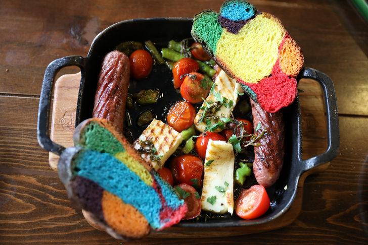 Rengarenk ekmekler, çocuklu ailelerin tercihi oldu G4