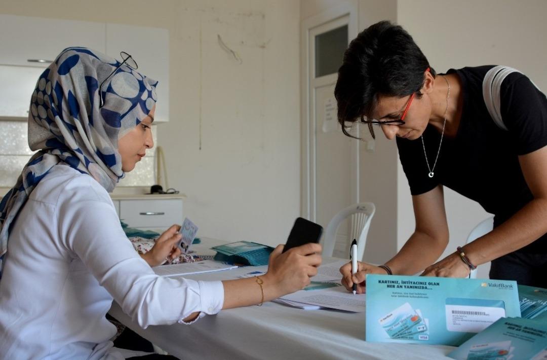 Mersin&rsquo;de ihtiya&ccedil; sahiplerine &rsquo;Halk Kart&rsquo; dağıtımı başladı