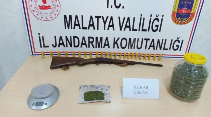 Malatya&rsquo;da jandarmadan esrar operasyonu