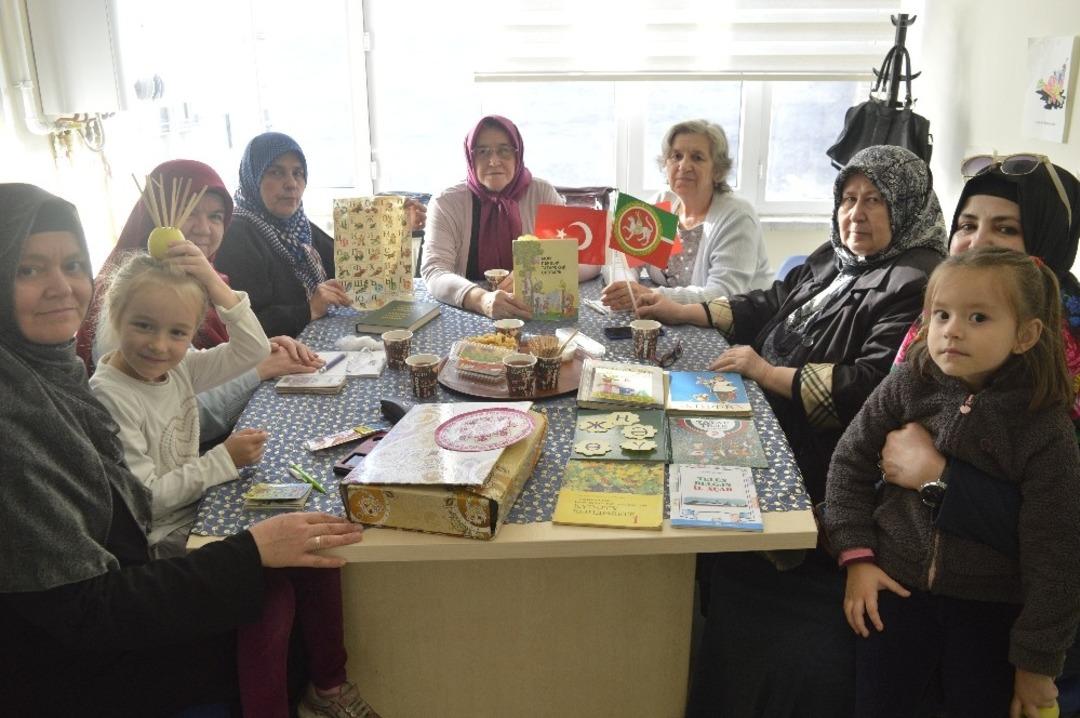 Tatarlar ge&ccedil;mişi unutmamak i&ccedil;in dil ve k&uuml;lt&uuml;r kursu a&ccedil;tılar