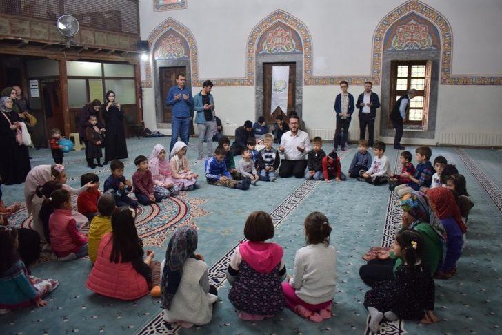 Çocuklar camide buluşuyor G1