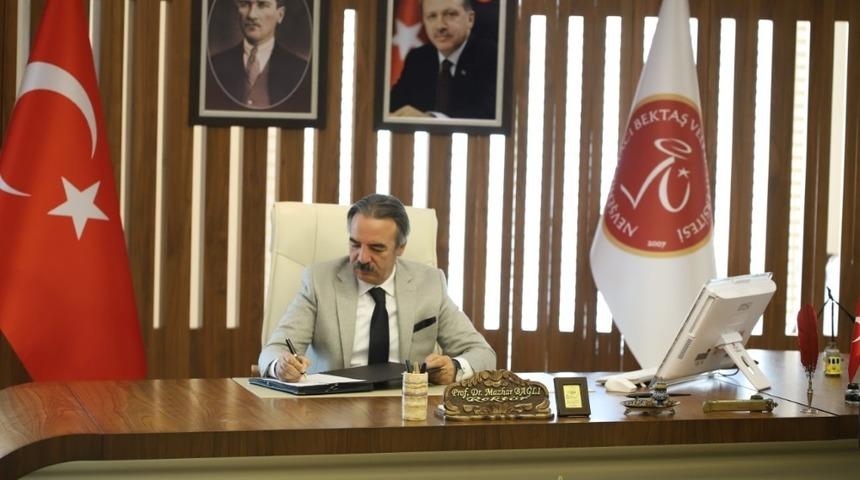 Rekt&ouml;r Bağlı, Cumhuriyet Bayramı mesajı yayımladı