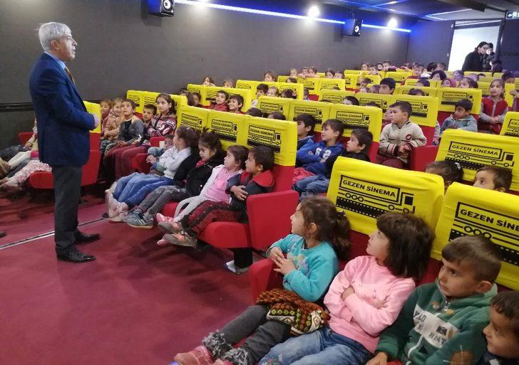 Köy okulu öğrencileri ilk kez sinemayla buluştu G1