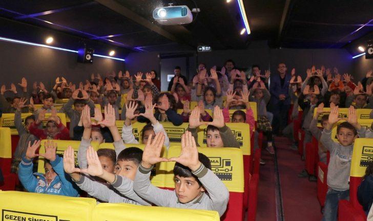 Köy okulu öğrencileri ilk kez sinemayla buluştu G5