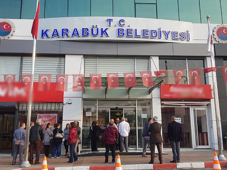 Belediye çalışanları işe geç geldi! Kapıları kapatıp, içeri almadı G1
