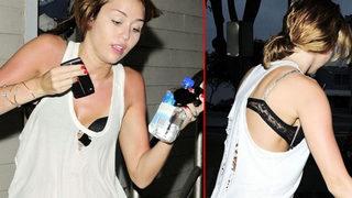 Giyinmeden sokağa fırladı