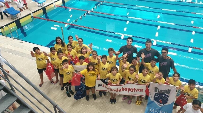 SANKO&rsquo;lu y&uuml;z&uuml;c&uuml;ler Cumhuriyet i&ccedil;in kula&ccedil; attı