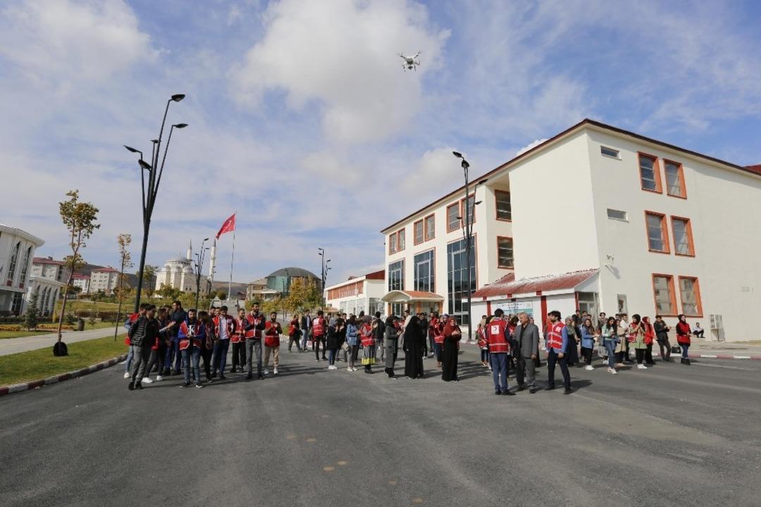 BE&Uuml;&rsquo;de Van depreminin yıld&ouml;n&uuml;m&uuml; programı