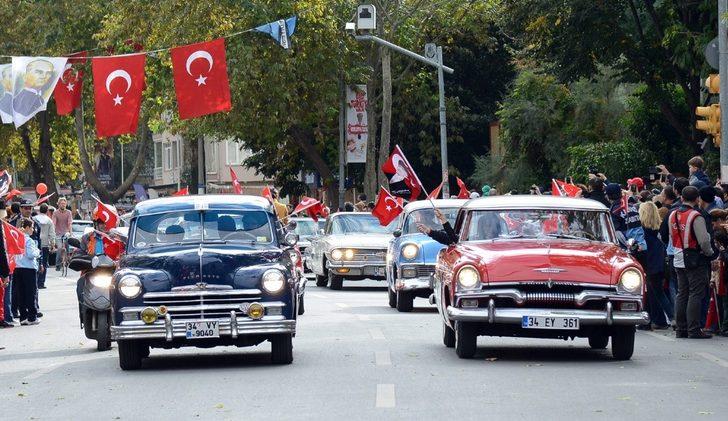 Köprüde klasik araçlarla “Çok Yaşa Cumhuriyet ” konvoyu G2