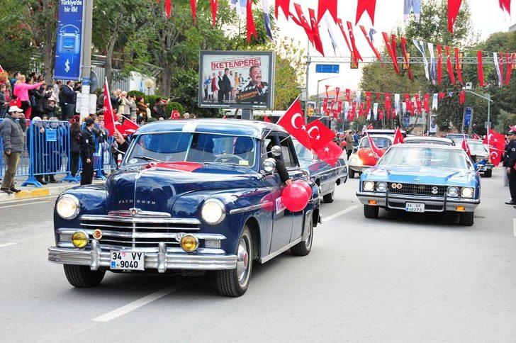 Köprüde klasik araçlarla “Çok Yaşa Cumhuriyet ” konvoyu G5