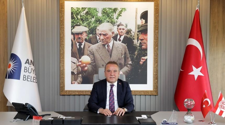 Başkan B&ouml;cek: "Cumhuriyetimizin 96&rsquo;ncı yılını kutlamanın onuru, gururu ve heyecanını yaşıyoruz. "