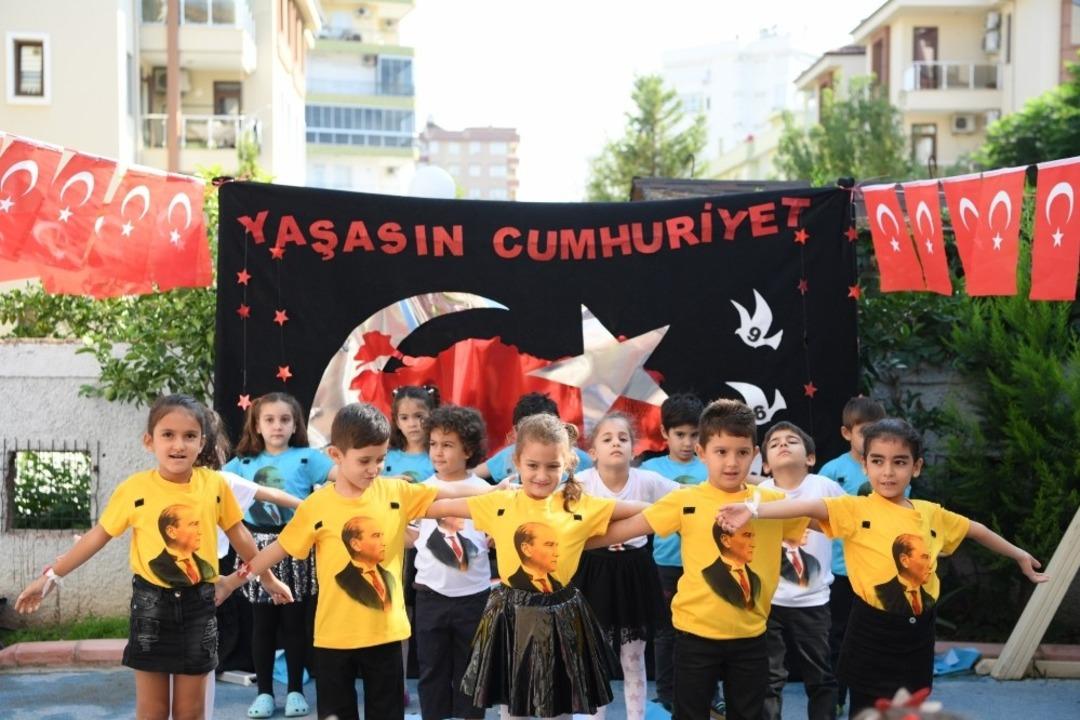 Konyaaltı Belediyesi kreşlerinde &lsquo;Cumhuriyet&rsquo; coşkusu