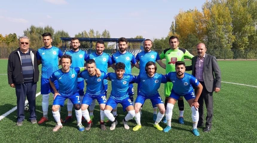 Ma&ccedil;ta dili boğazına ka&ccedil;an futbolcu &ouml;l&uuml;mden d&ouml;nd&uuml;