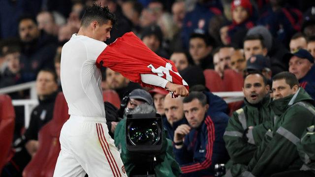 İngiltere'de Belhanda vakası! Taraftara küfür etti