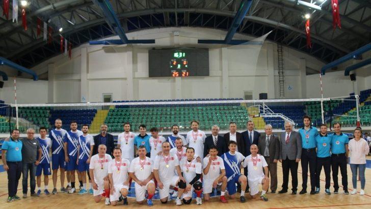 Kütahya’da öğretmenler arası voleybol ve futsal müsabakaları sona erdi G1