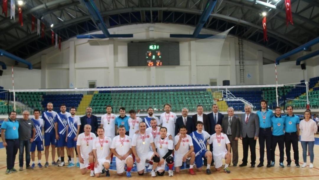 K&uuml;tahya&rsquo;da &ouml;ğretmenler arası voleybol ve futsal m&uuml;sabakaları sona erdi