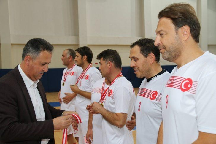 Kütahya’da öğretmenler arası voleybol ve futsal müsabakaları sona erdi G4