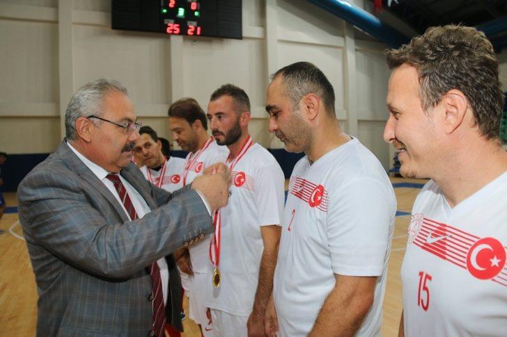 Kütahya’da öğretmenler arası voleybol ve futsal müsabakaları sona erdi G5
