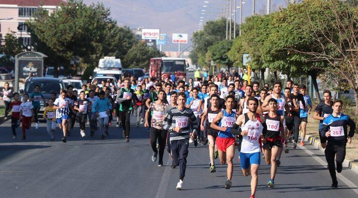 Erzincan’da Cumhuriyet koşusu yapıldı G2