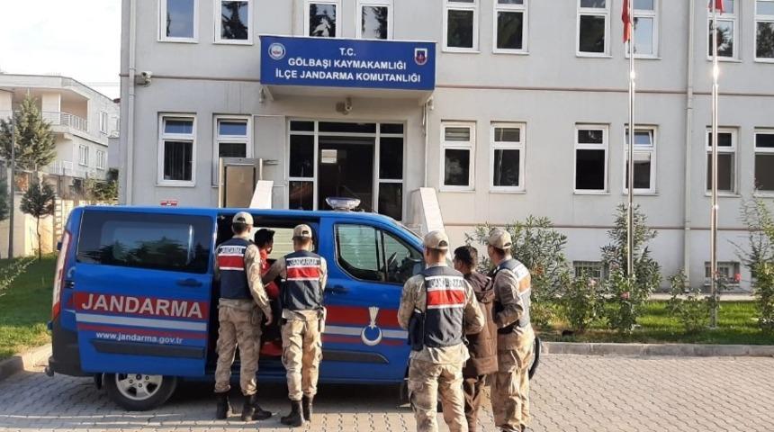 D&uuml;zensiz g&ouml;&ccedil;menler yakalandı