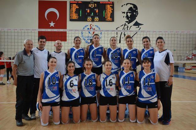 Anadolu Üniversitesi Kadın Voleybol Takımından üzücü mağlubiyet