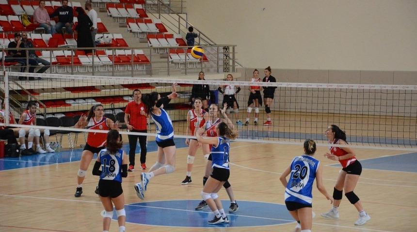 Anadolu &Uuml;niversitesi Kadın Voleybol Takımından &uuml;z&uuml;c&uuml; mağlubiyet