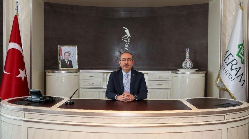 Başkan Kavuş: "Cumhuriyet Türk milletinin küllerinden yeniden doğuşunun simgesi"