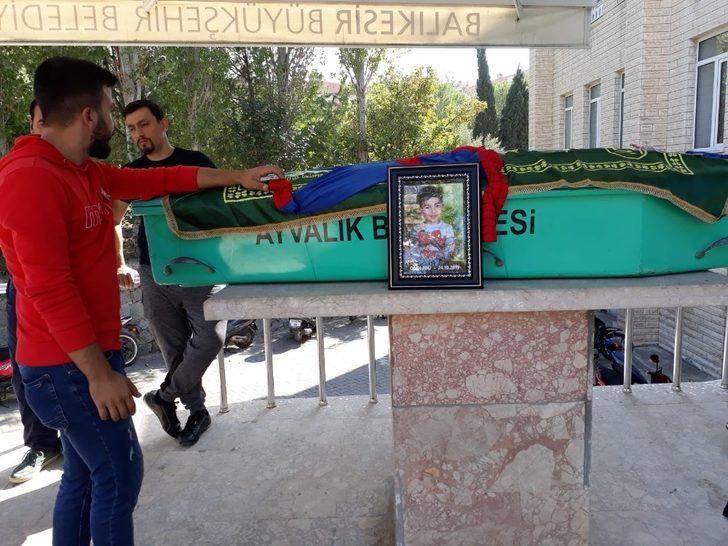 7 yaşındaki Serdar amansız hastalığa yenik düştü G1