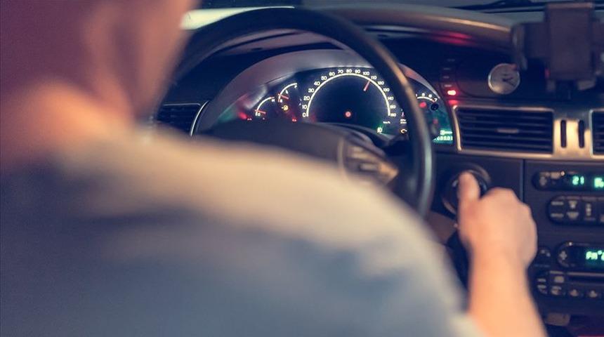 Trafiği tehlikeye düşüren sürücülere gözaltı