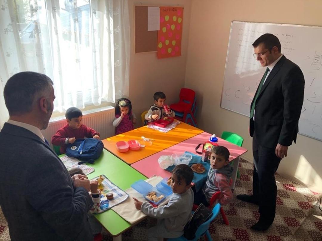 Kaymakam Aydın, minik &ouml;ğrencileri ziyaret etti