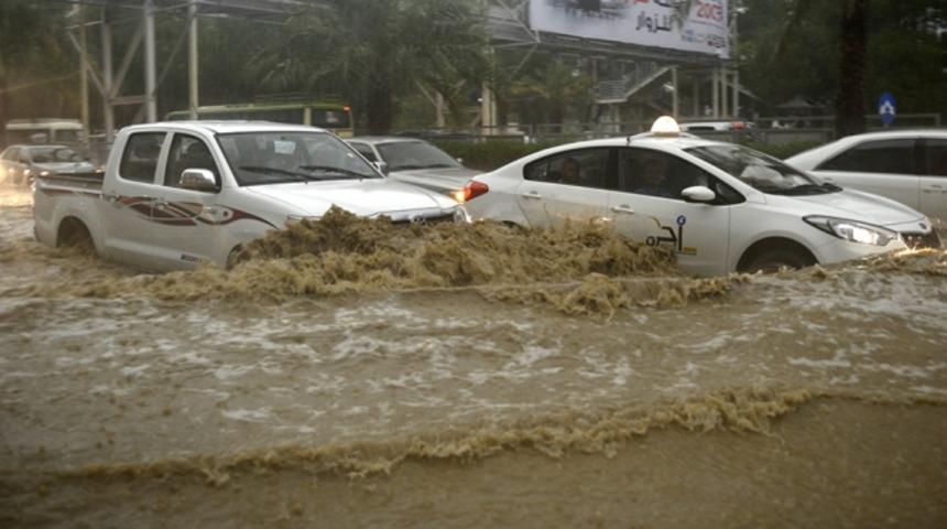 Suudi Arabistan'da şiddetli yağışlar 7 can aldı