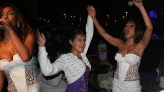 Ziynet Sali'den göğüs şov