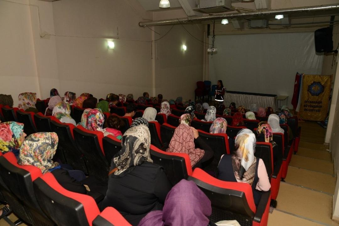 B&uuml;y&uuml;kşehir Belediyesi&rsquo;nden kursiyerlere narko-rehber eğitimi