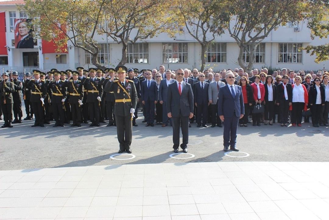 Gelibolu&rsquo;da Cumhuriyet Bayramı kutlamaları kapsamında &ccedil;elenk sunumu ger&ccedil;ekleşti