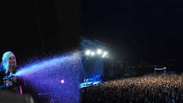 Metal dede köpük şov