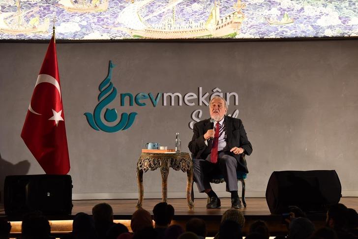 İlber Ortaylı'dan izdihama neden olan gençlere: Hiç fizik diye bir şey okudunuz mu? G4