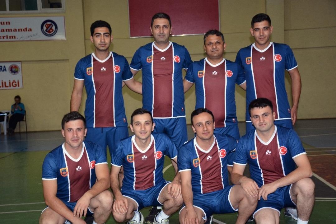 Voleybol turnuvasının şampiyonu Jandarma