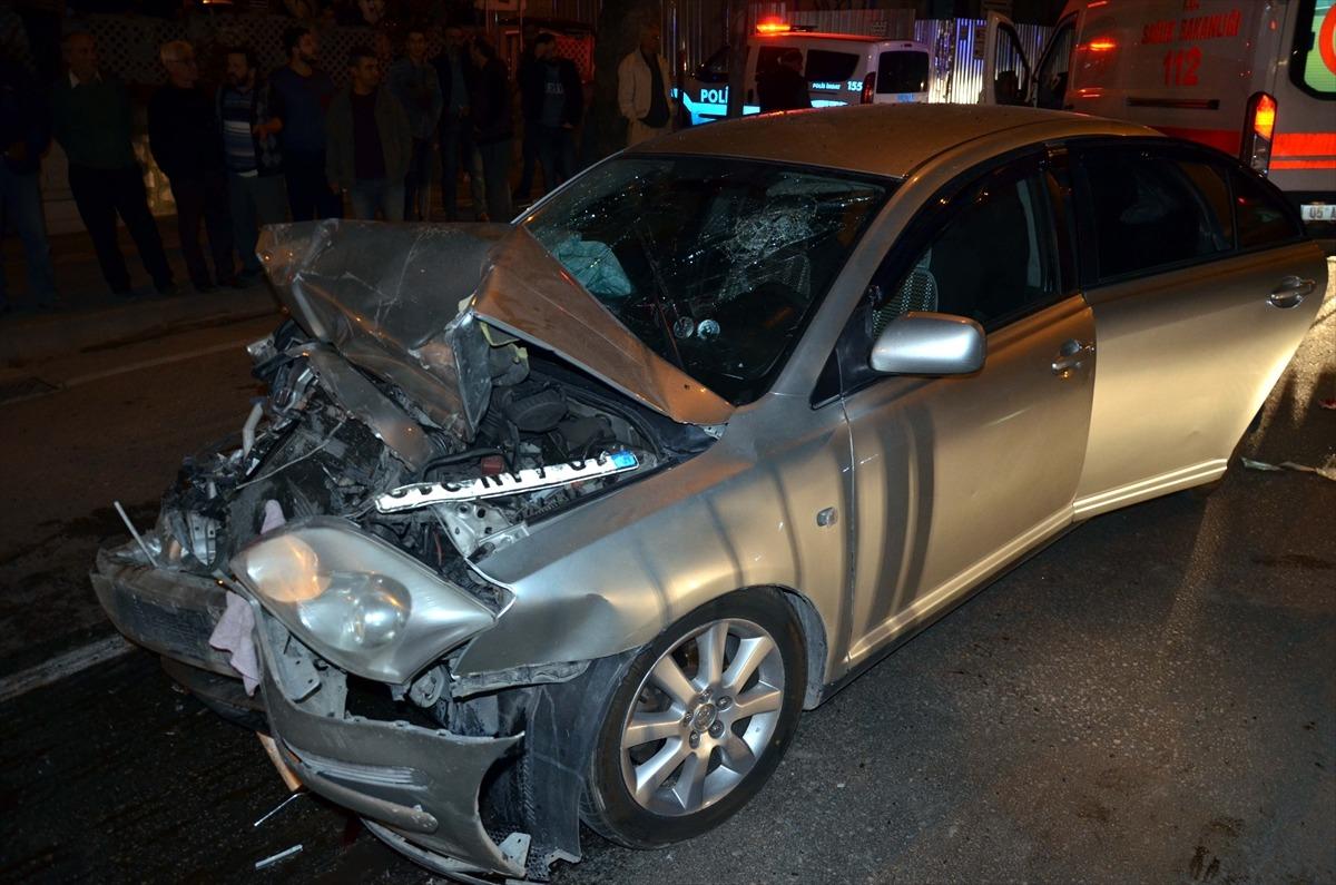 Amasya'da iki otomobil &ccedil;arpıştı: 4 yaralı