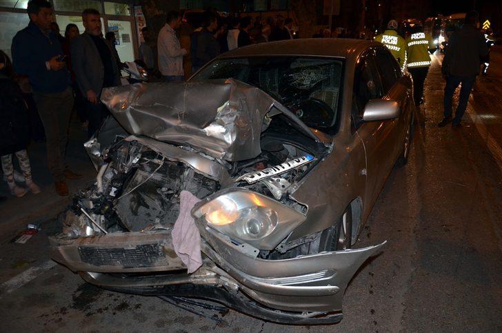 Amasya'da iki otomobil çarpıştı: 4 yaralı G4