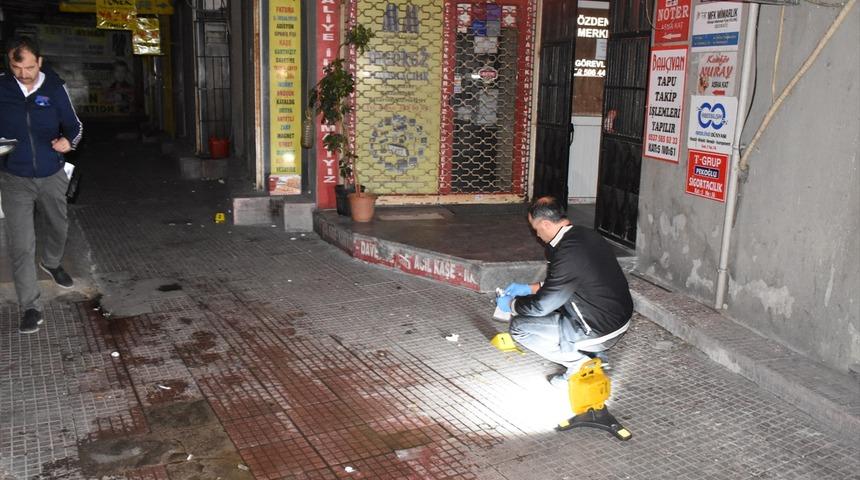 &Uuml;vey oğlu tarafından silahla vurulan kişi yaralandı