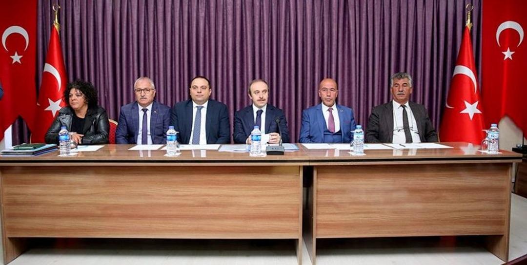 Vali C&uuml;neyt Epcim tren yolu tartışmalarına a&ccedil;ıklık getirdi