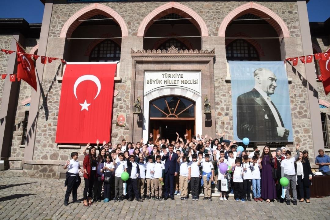 5 bin &ccedil;ocuk bilimle buluştu