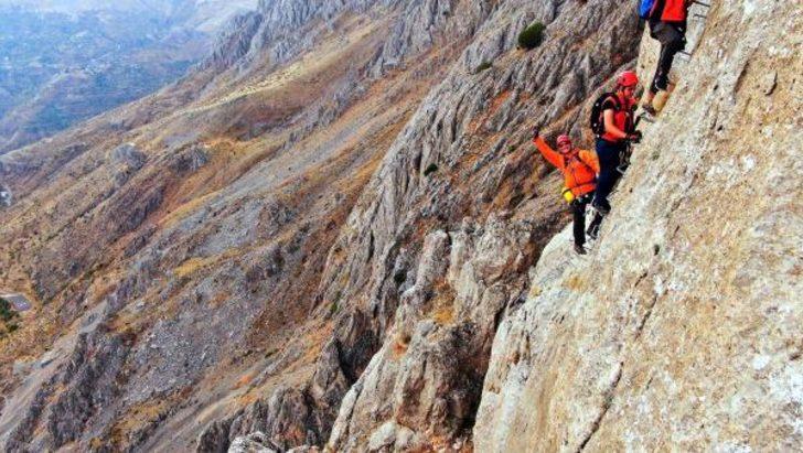 Erzincan'daki Via Ferrata adrenalin tutkunlarının uğrak yeri oldu G2
