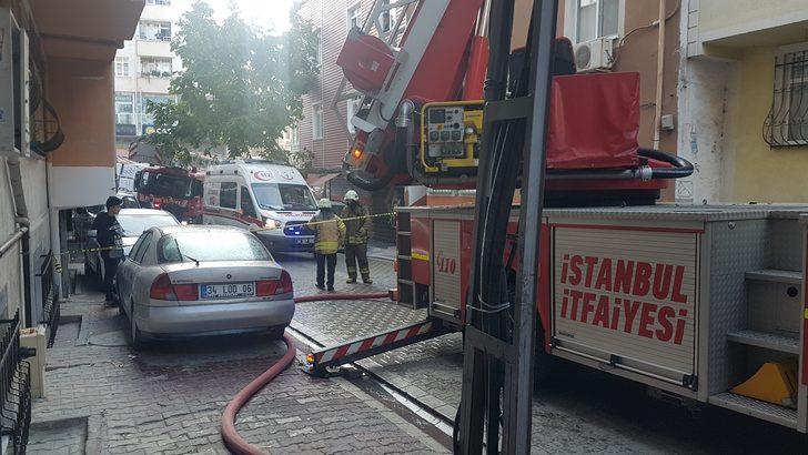 Esenyurt'ta binanın çatısında çıkan yangın söndürüldü G2