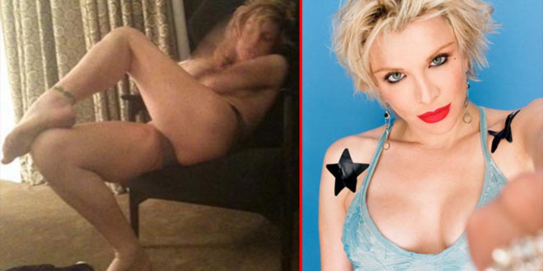 &Uuml;nl&uuml; şarkıcı internette soyundu