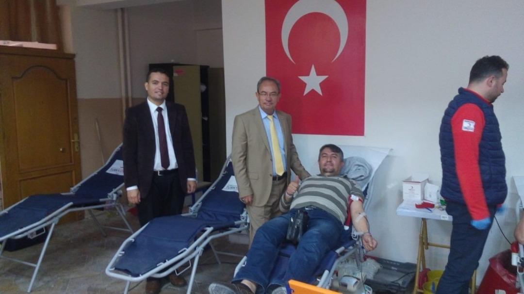 İsmet İn&ouml;n&uuml; İlkokulu&rsquo;ndan kan bağışı