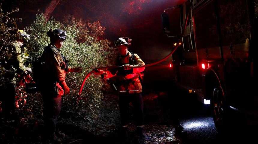 Ünlüler evlerini boşalttı! Yangın durdurulamıyor! 