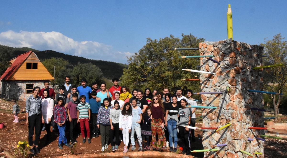 Kundaklanan st&uuml;dyoda yanarak &ouml;len 35 Japon sanat&ccedil;ı i&ccedil;in Kaş'ta anıt