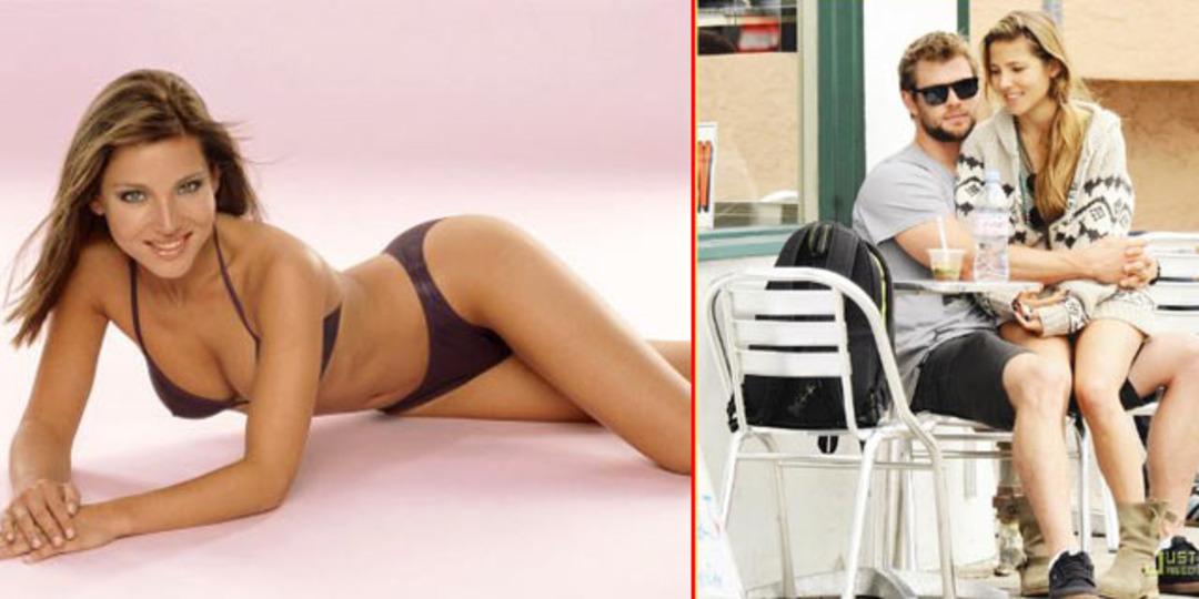 Sevgilisiyle kucak kucağa