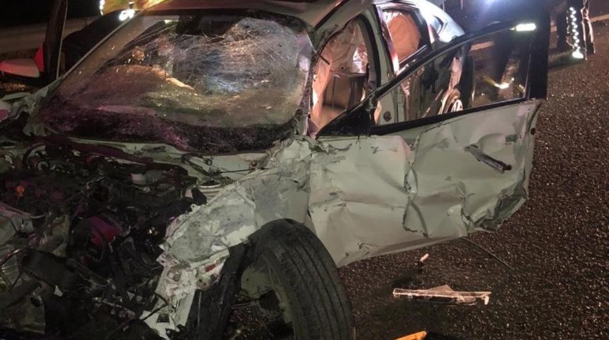 Otomobil bariyerlere &ccedil;arptı: 1 yaralı